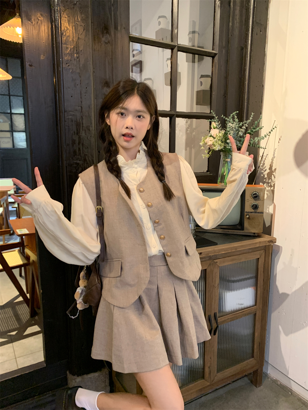 實拍卡其色馬甲套裝女寬鬆長袖襯衫高腰百褶裙半身裙三件套