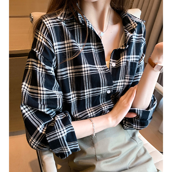 2023 black and white plaid shirt for women retro Hong Kong style ins trend autumn new loose long-sleeved bottoming shirt