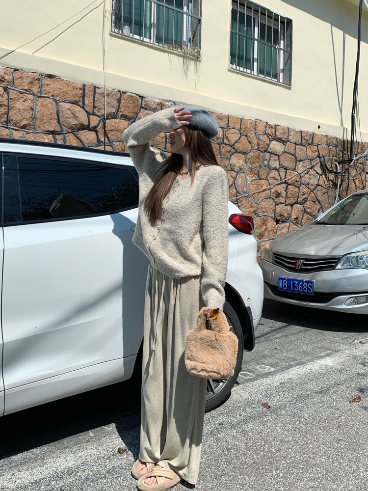 Actual shot of Korean style soft and waxy style wool cardigan, lazy sweater + lazy and comfortable straight-leg walking casual pants