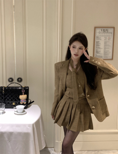 Real shot of Maillard tweed exquisite suit jacket for women autumn design vest pleated skirt three-piece set