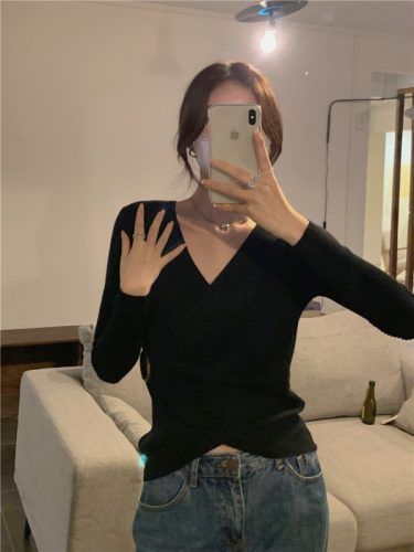 Real shot of core-spun yarn, French sweater, long-sleeved inner layer, autumn and winter V-neck bottoming sweater for women