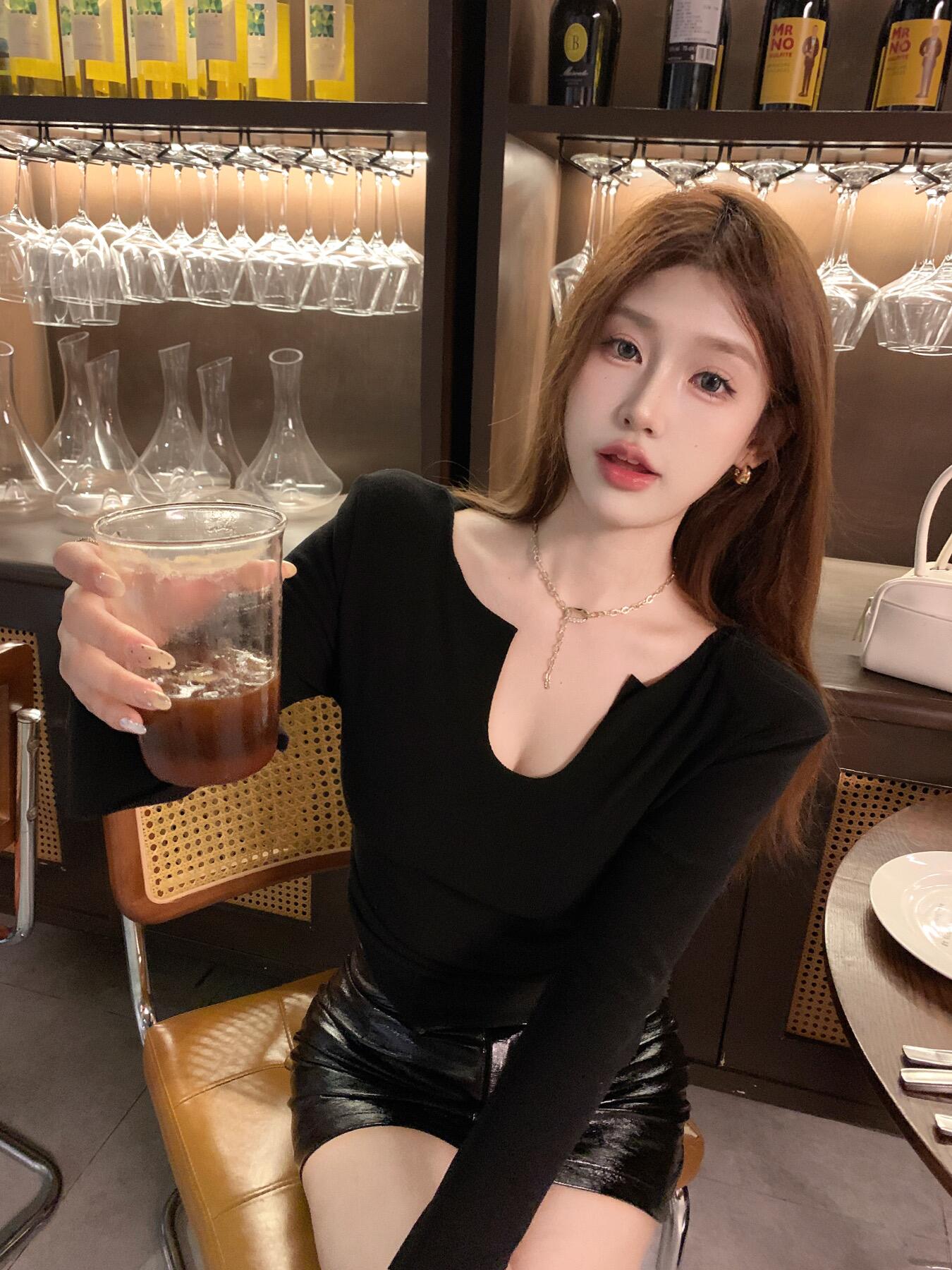 實拍 磨毛秋冬打底衫 設計感墊肩V領修身褶皺不規則長袖上衣