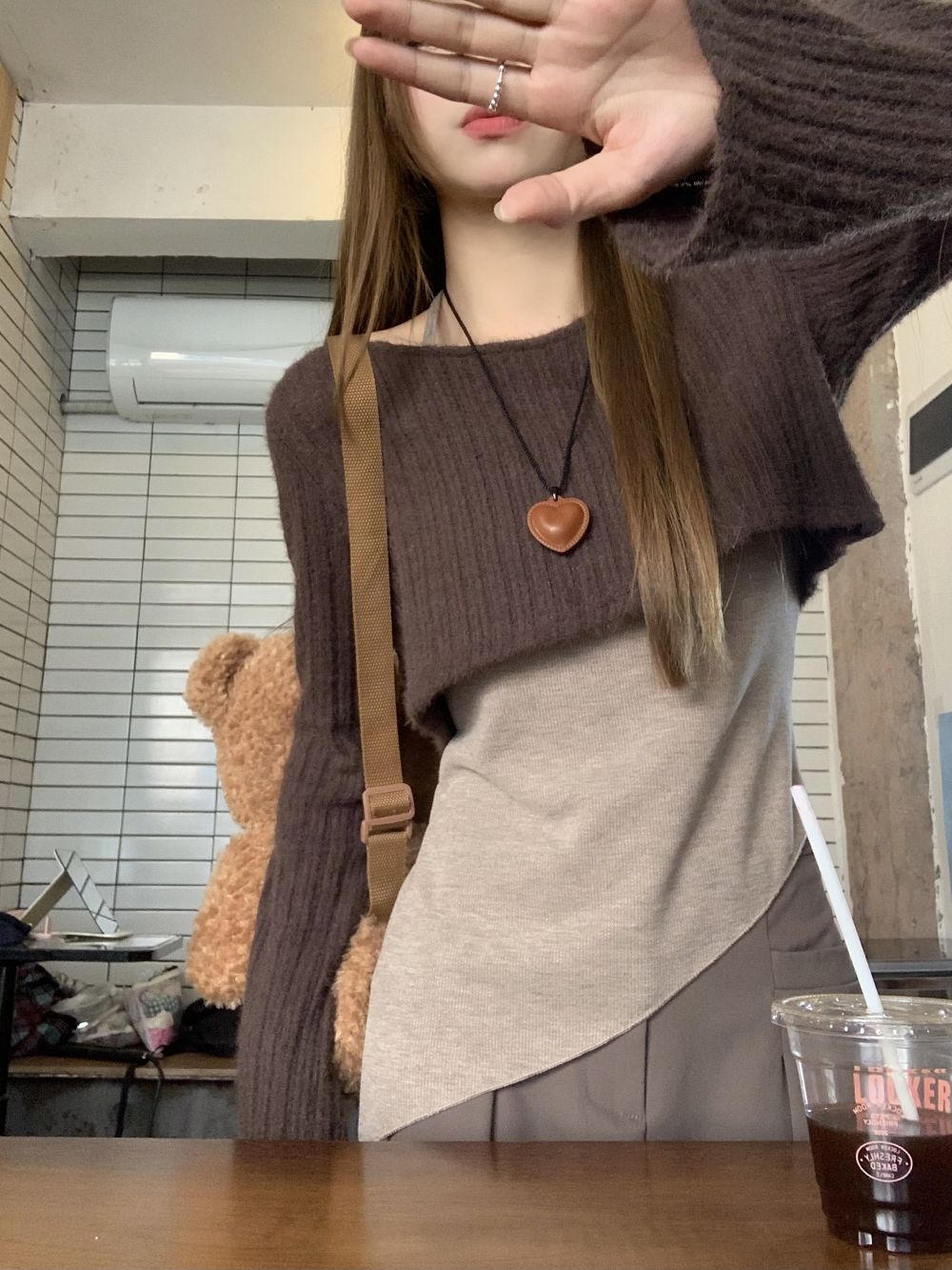 Actual shot of three standard Chimelad wearing a complete set of knitted autumn and winter camisole sweaters