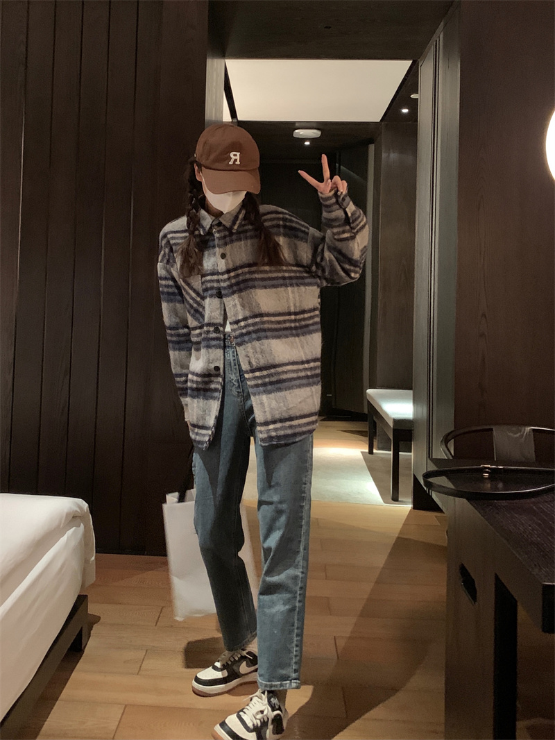Actual shot of autumn and winter Korean fashion loose thickened striped woolen jacket suit small plaid thickened coat