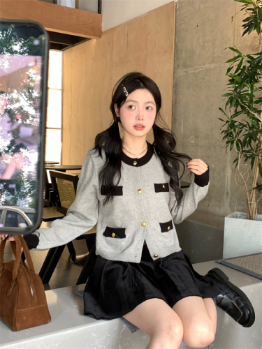 Real shot!  !  Xiaoxiangfeng knitted jacket cardigan + versatile velvet skirt