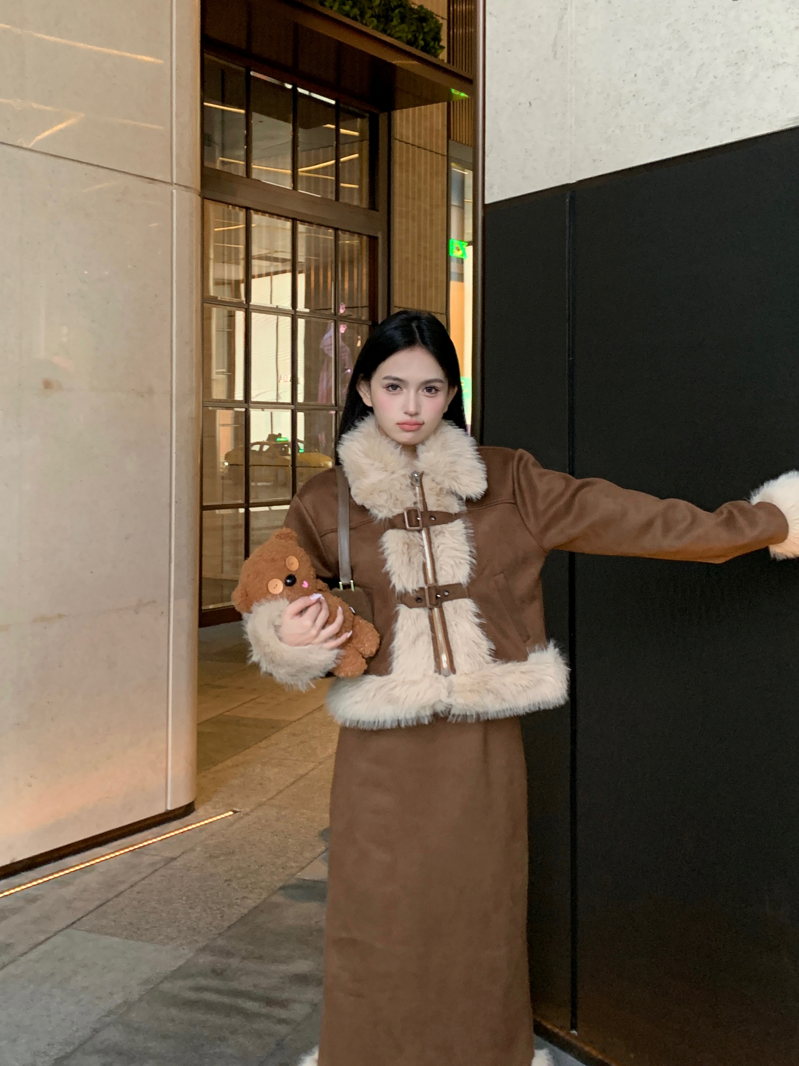 Actual shot of roasted chestnuts, rich fur collar, brown coat and skirt, two-piece suit
