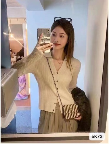 秋季新款韩版简约高级感翻领坑条气质纯色开衫上衣女
