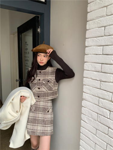 Actual shot of French retro plaid wool suit, versatile knitted base sweater suit