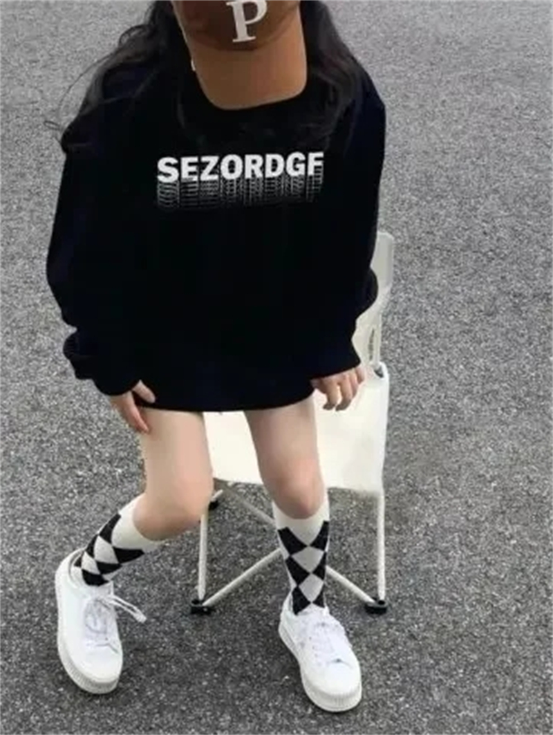 黑色圓領衛衣女早秋冬季加絨寬鬆大碼2023新款慵懶風中長款遮屁股