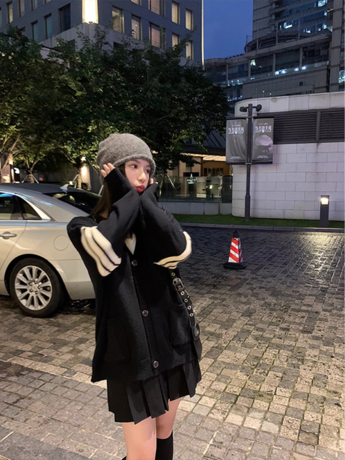黑色V領學院風羊絨針織開衫女秋冬季新款慵懶風寬鬆撞色毛衣外套