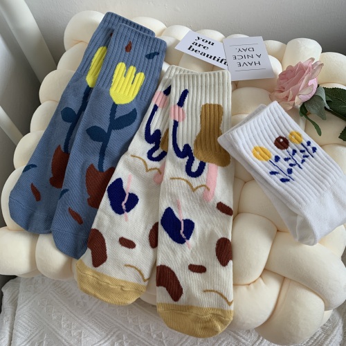 实拍 秋冬个性保暖中筒袜韩版花朵插画可爱堆堆袜3双装
