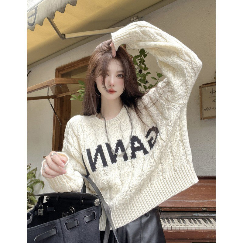 Sweet and cool round neck twist sweater for women autumn and winter 2023 new niche chic lettering loose short top