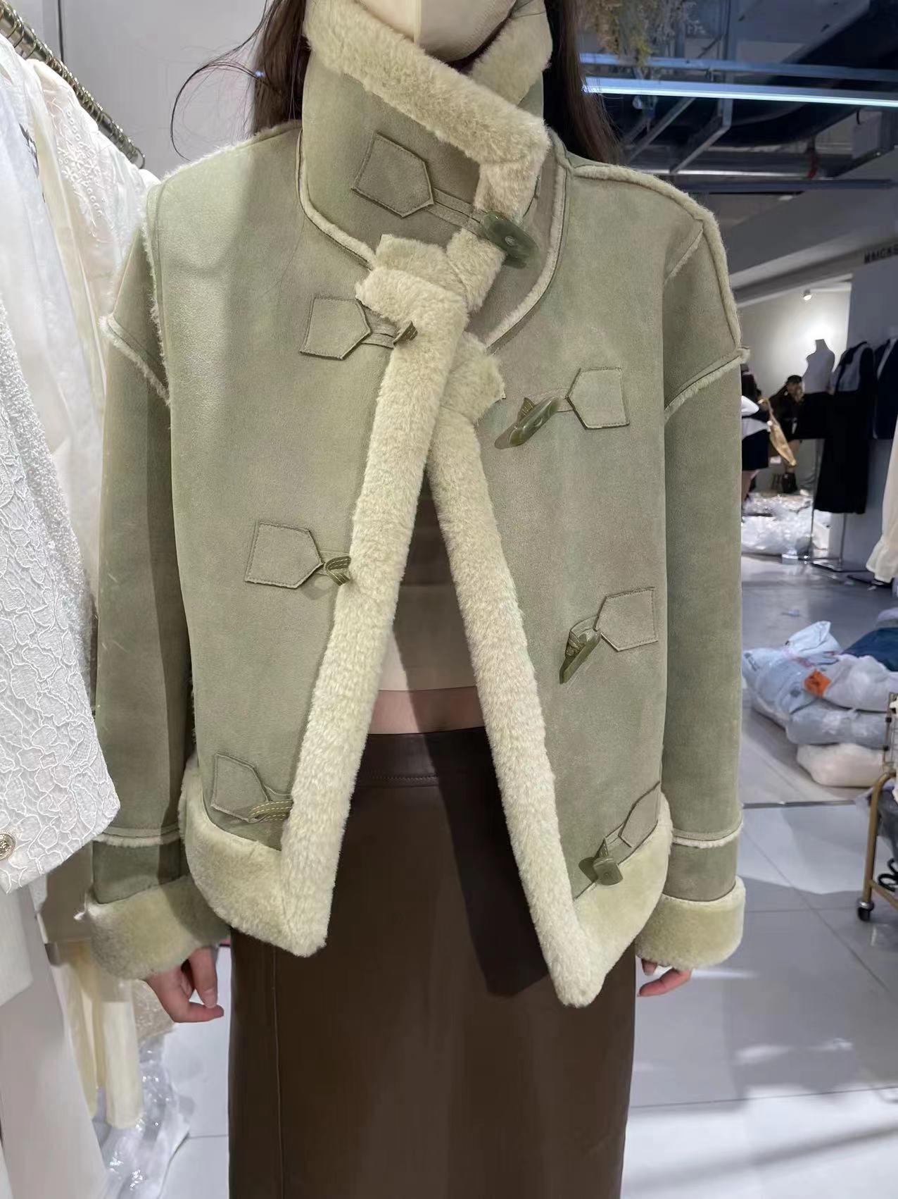 歐貨高級感立領皮毛一體加厚牛角扣外套秋冬款韓版寬鬆羊羔毛上衣