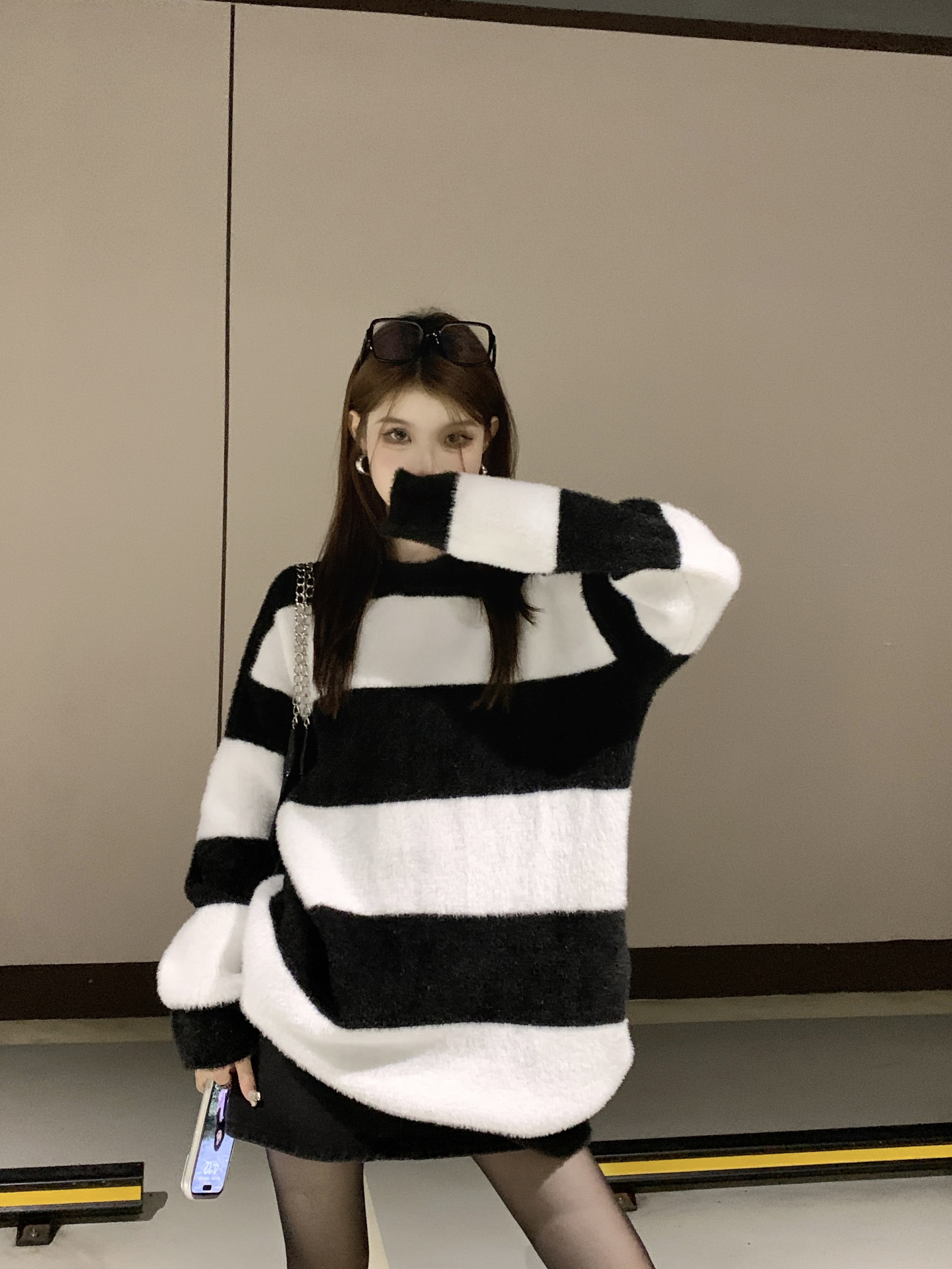 Real shot of lazy style thickened sweater for women in autumn and winter soft and waxy loose striped pullover sweater long-sleeved top
