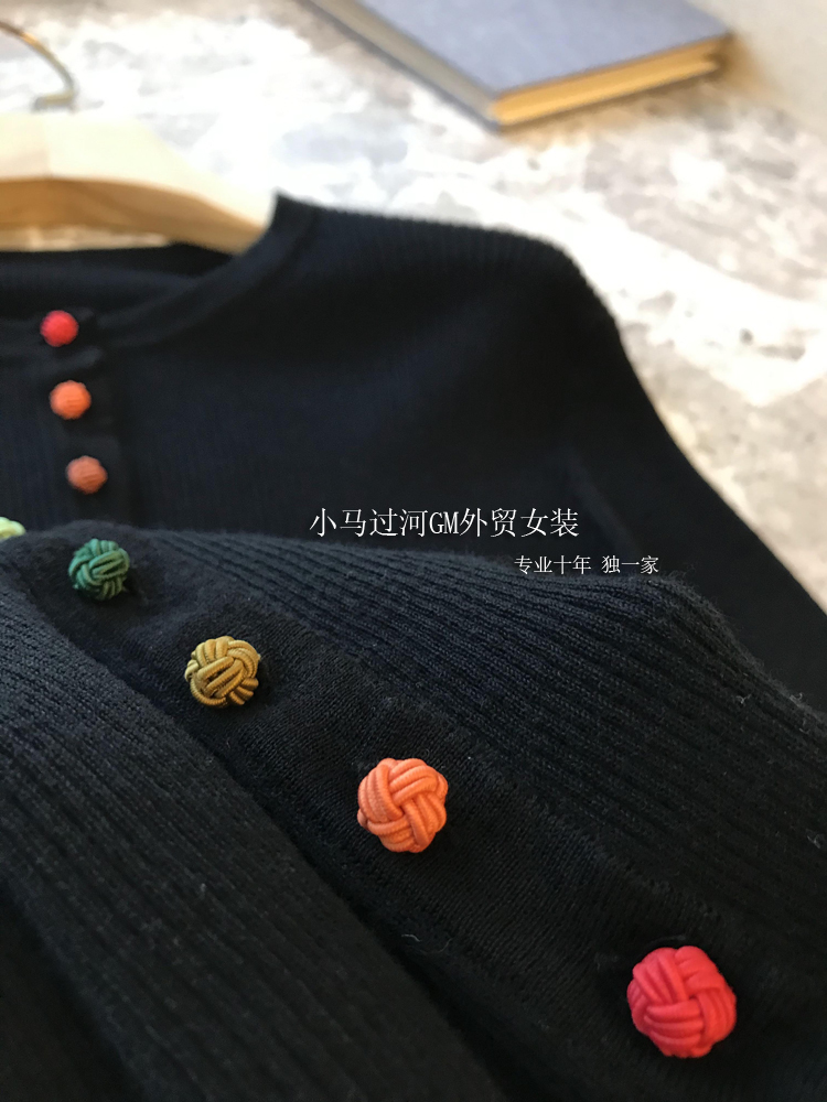 這小衫也太好看了吧！~中式彩色紐扣圓領針織衫外套