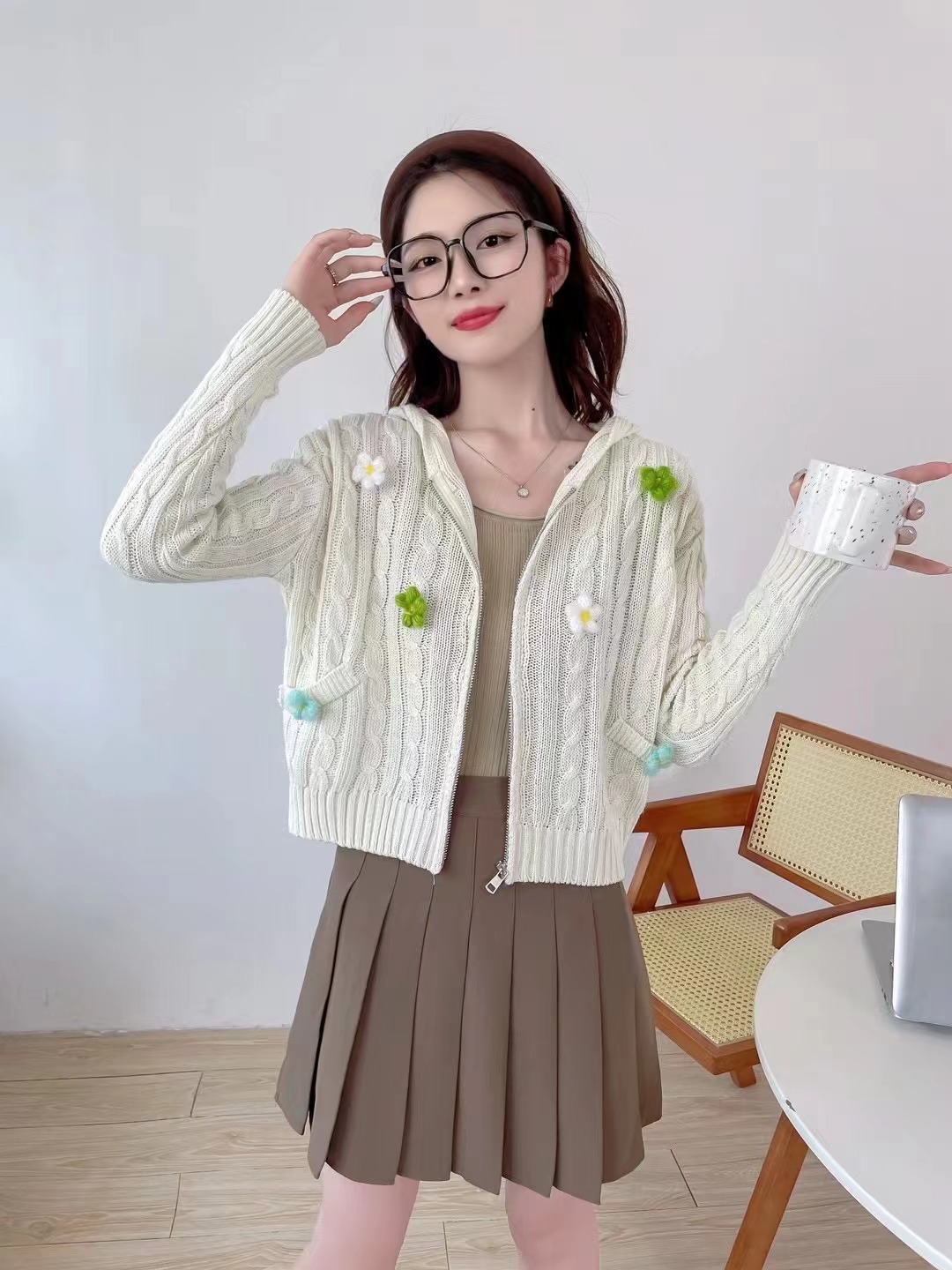 Autumn and winter 2023 three-dimensional flower hooded twist knitted cardigan top jacket short slim fit