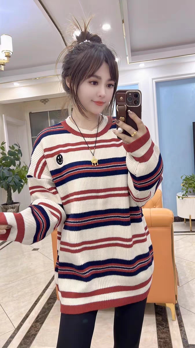 Striped knitwear women's long-sleeved European goods 2023 new fashion loose and versatile round neck colorful striped sweater