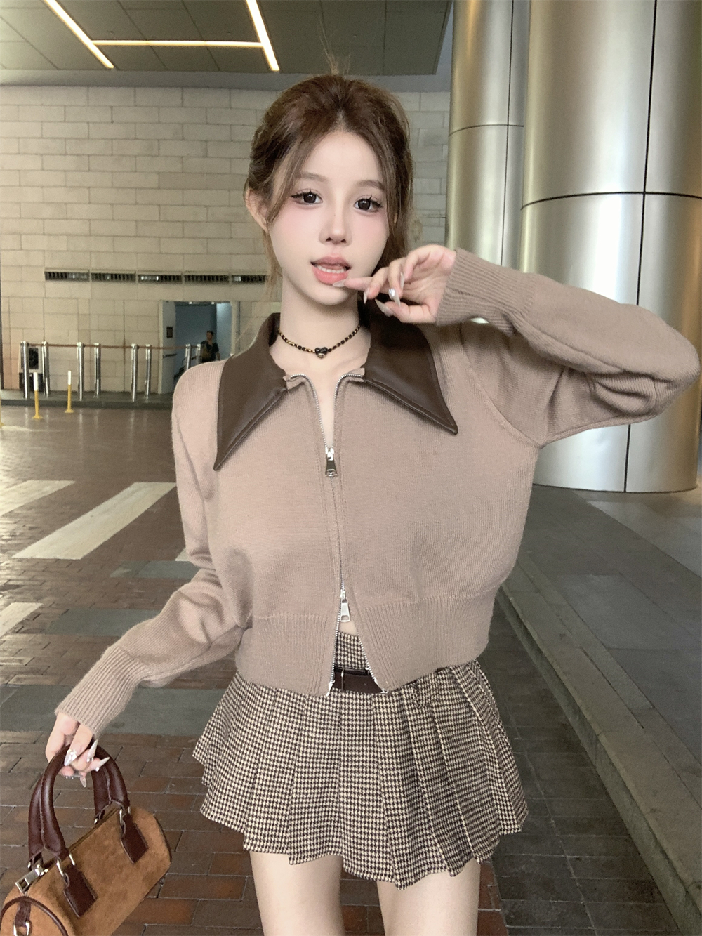 Actual shot ~ Korean style Xiaoxiang style double-ended zipper splicing leather lapel short waist long-sleeved knitted cardigan