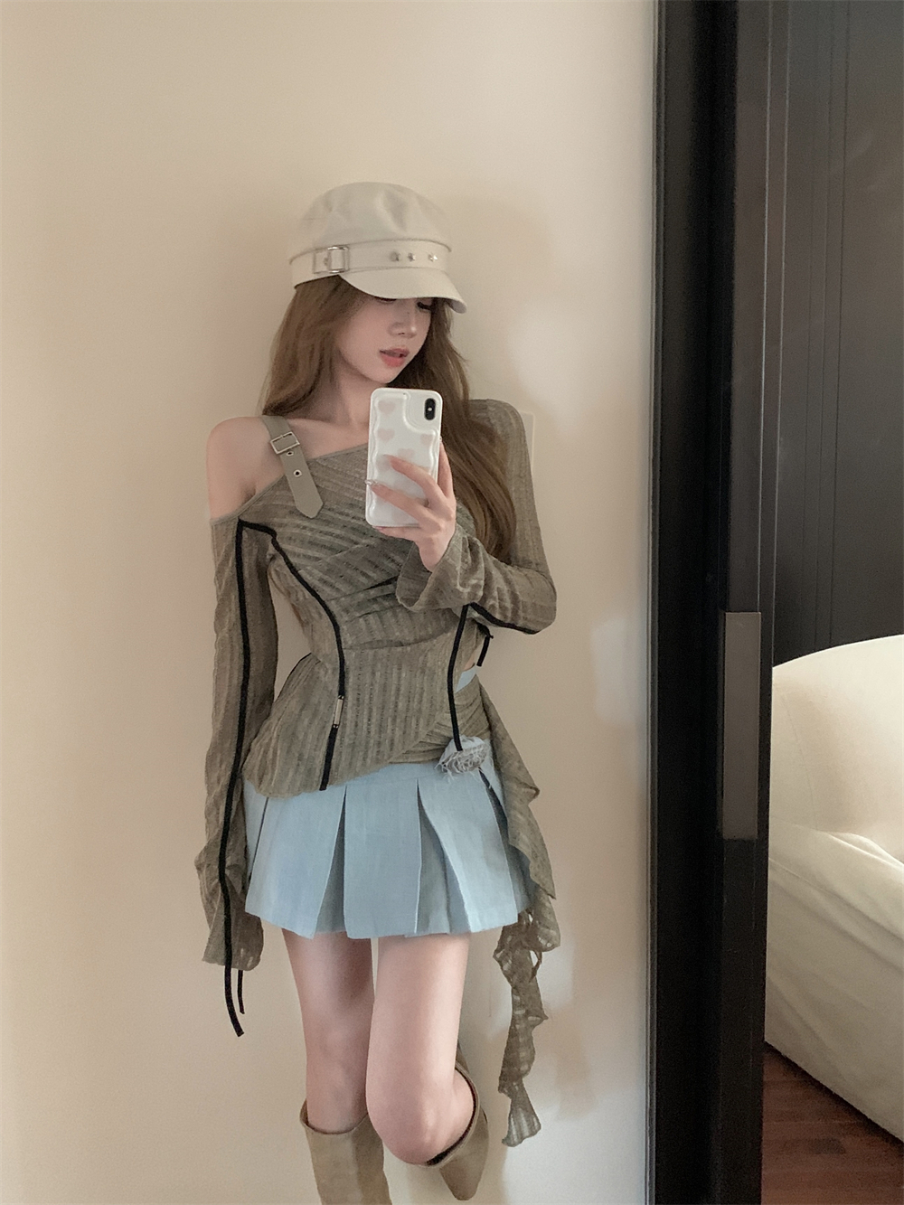Irregular off-shoulder T-shirt for women early autumn new slim fit pullover bottoming shirt niche design long sleeves