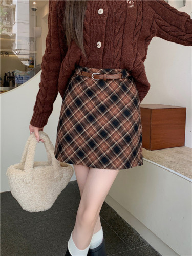 Real shot of  autumn and winter new plaid skirt for women, high waist, slimming and anti-exposure, A-line skirt with belt