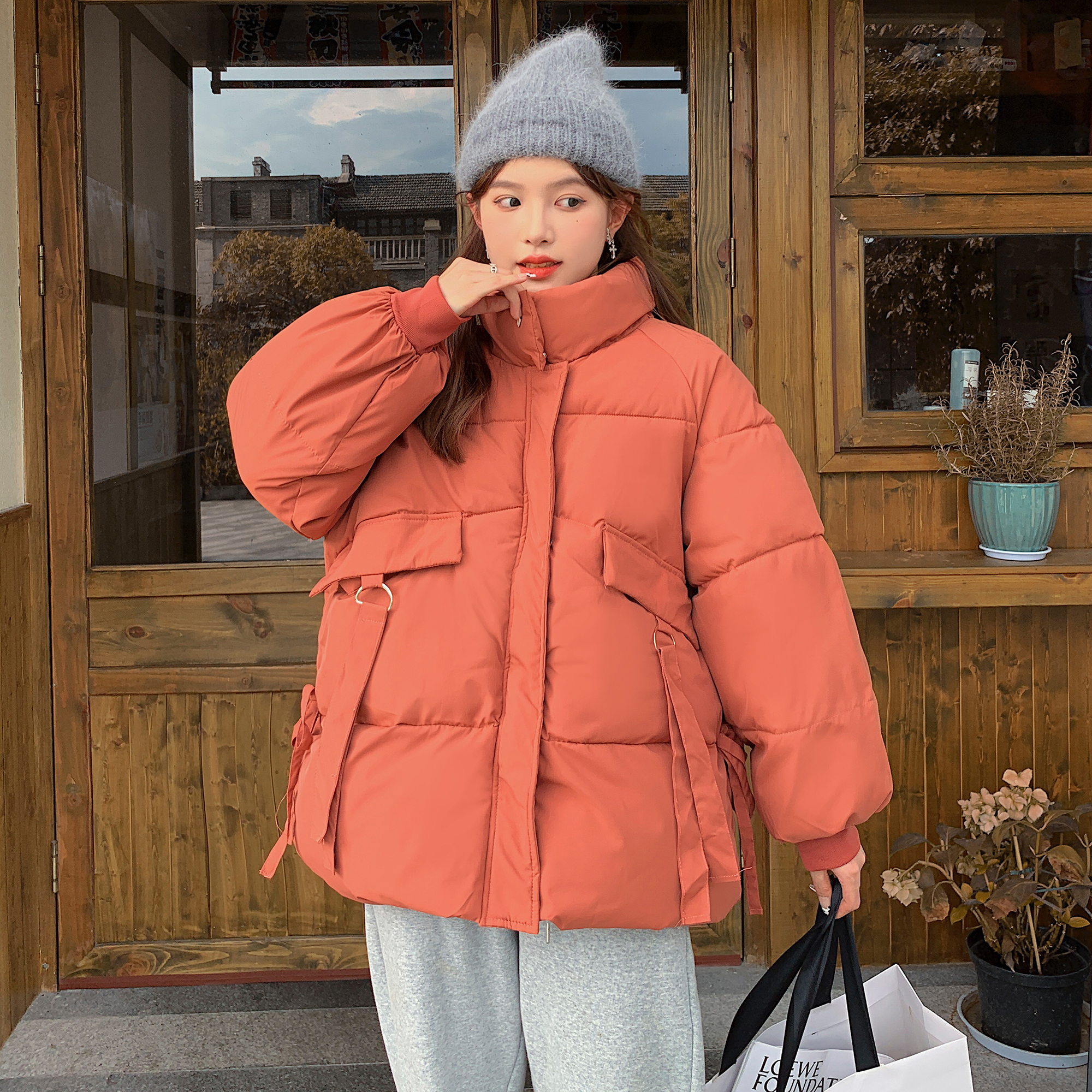 Actual shot of 2023 Dongdaemun thickened down cotton jacket for women with loose straps, stand-up collar, bread jacket, Internet celebrity cotton jacket, trendy jacket