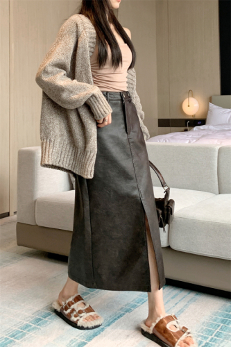 Real shot of retro brown slit straight autumn versatile mid-length skirt leather skirt