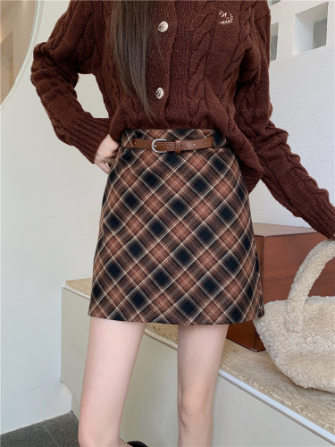 Real shot of  autumn and winter new plaid skirt for women, high waist, slimming and anti-exposure, A-line skirt with belt