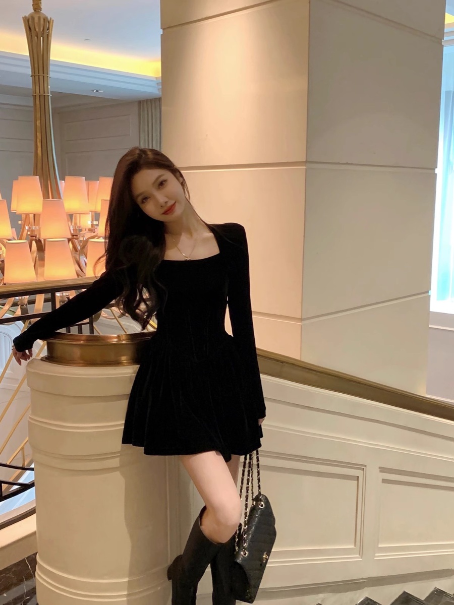 JustQin 古堡情書法式復古宮廷風連衣裙絲絨亮閃長袖小黑裙