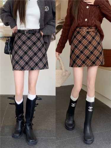 Real shot of  autumn and winter new plaid skirt for women, high waist, slimming and anti-exposure, A-line skirt with belt