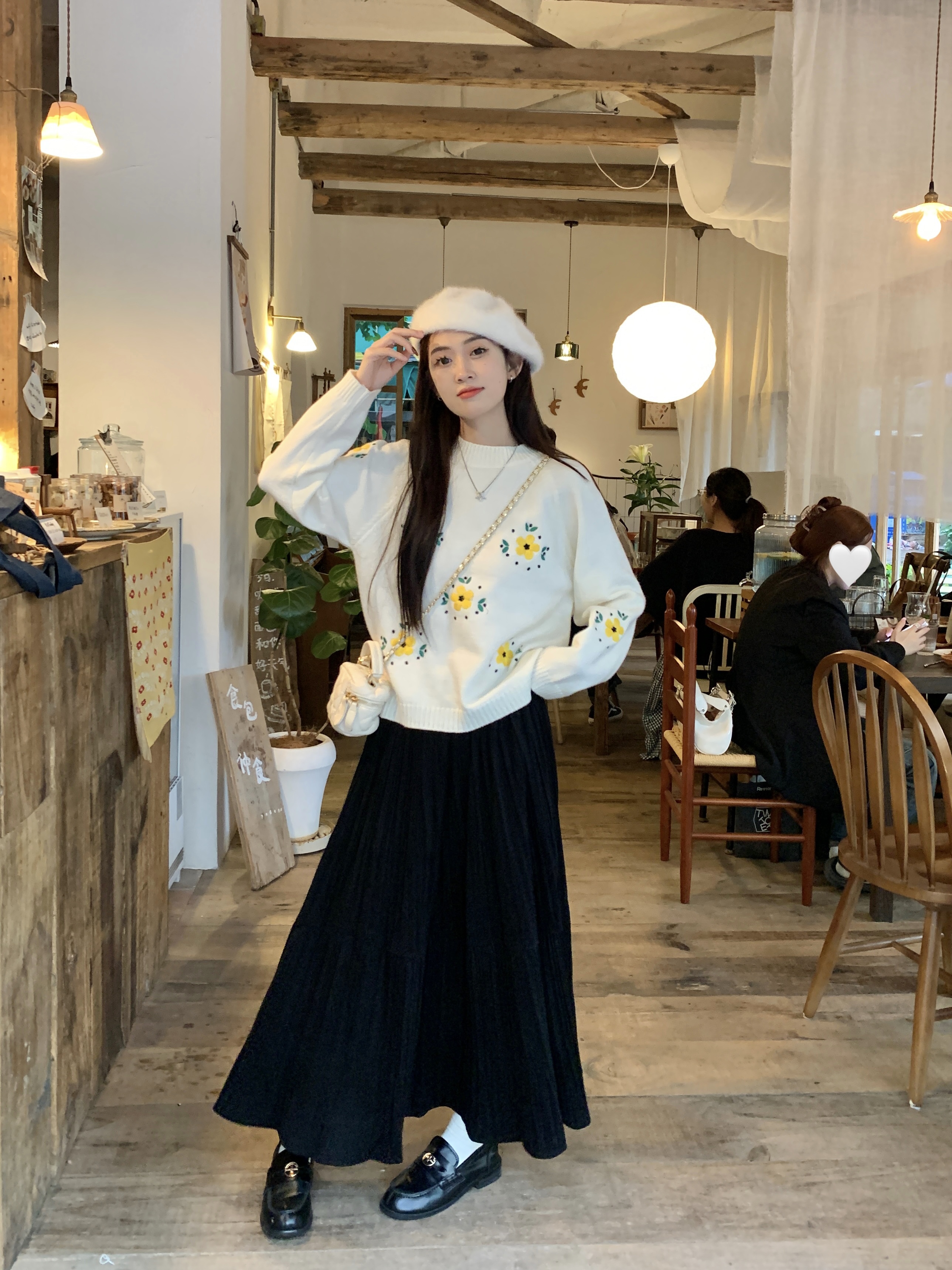 Real shot Autumn and winter fashion hand-embroidered flower sweater sweater for women round neck pullover versatile long sleeves