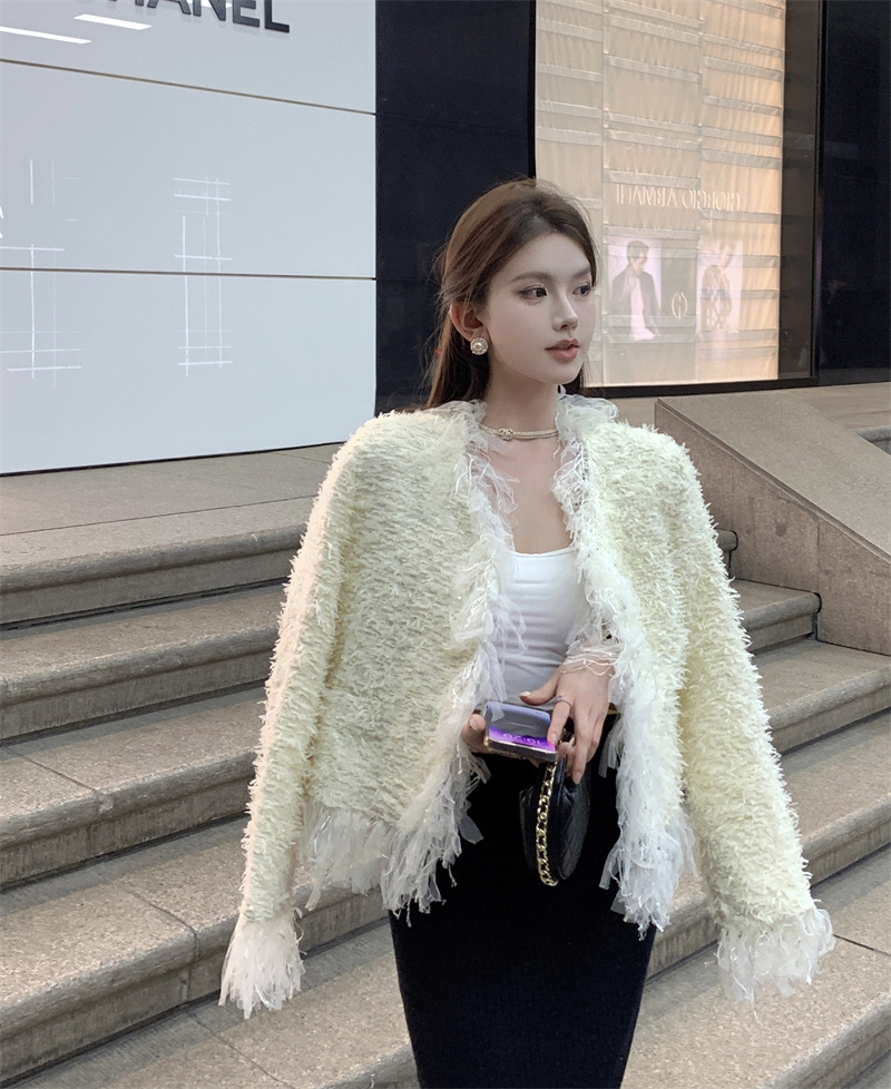 Actual shot of French golden autumn and winter tweed woolen tassel white small fragrant coat furry cardigan