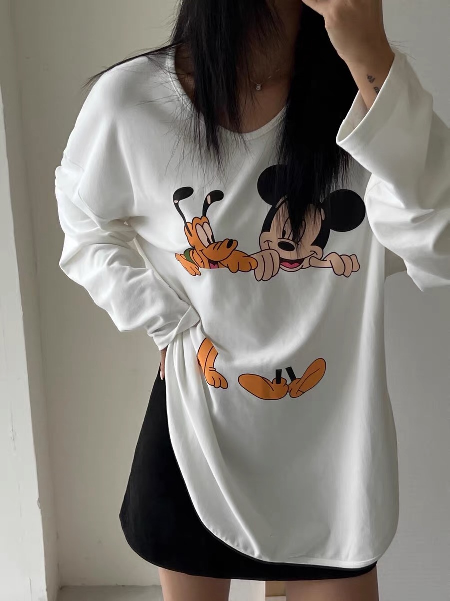 Cartoon print thickened brushed U-neck side slit long-sleeved T-shirt for women in autumn and winter loose butt-covering bottoming shirt
