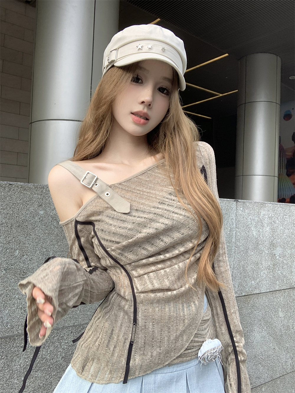 Irregular off-shoulder T-shirt for women early autumn new slim fit pullover bottoming shirt niche design long sleeves