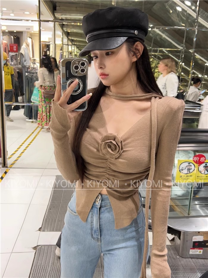 KIYOMI 2023 new autumn style pure lust hottie V-neck halter neck long-sleeved sweater women's pleated flower top