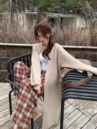 Actual shot of autumn and winter Korean chic simple warm sweater long coat + thickened contrasting plaid pants