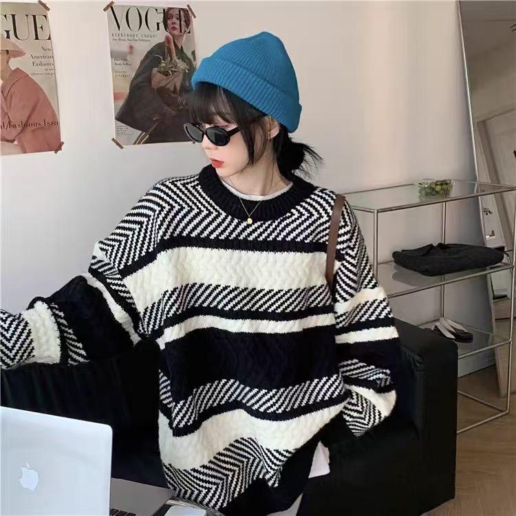 Korean style sweater for women in autumn and winter thickened 2023 new loose outer wear design niche lazy style jacket trend