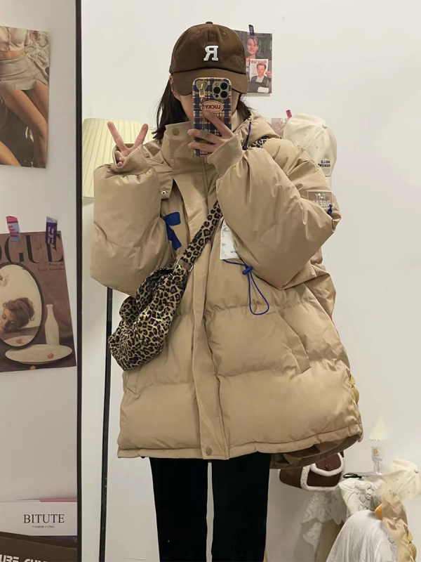Winter cotton-padded coat, thickened down-padded coat, stylish design for women, lazy style bread coat, niche hooded jacket for girls, loose
