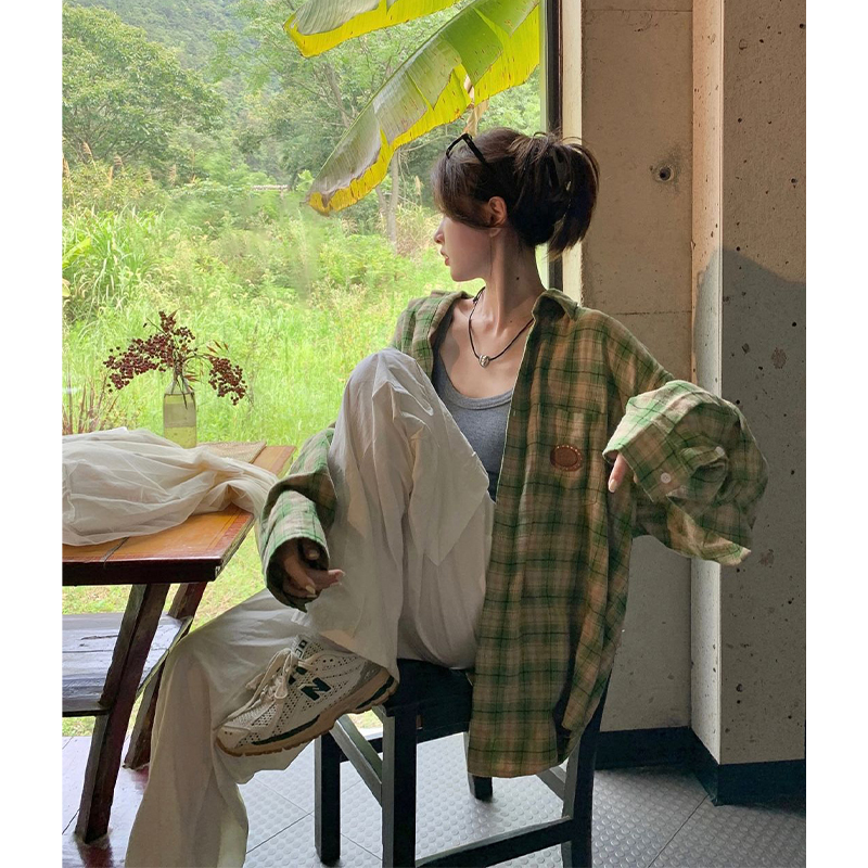復古綠色格子長袖襯衫女春秋新款bf男友風設計感小眾懶惰上衣外套