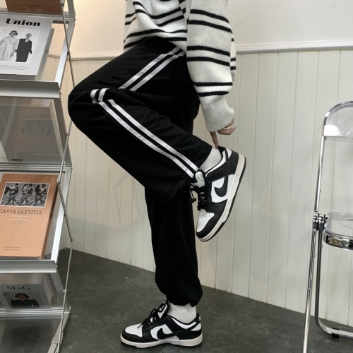 Sports casual pants for women in autumn and winter, thickened velvet, loose straight striped sweatpants, casual wide-leg leggings, long pants