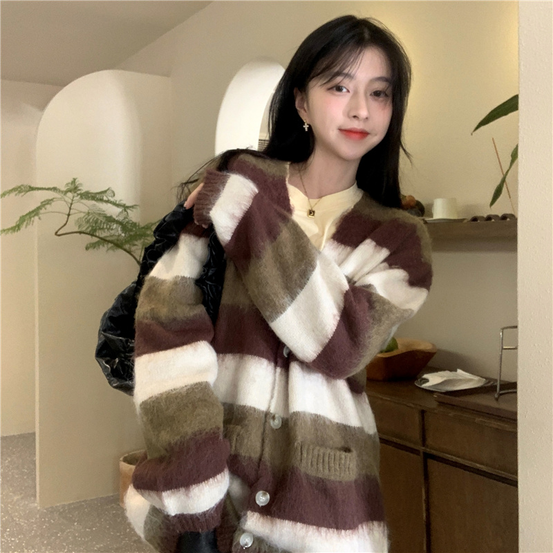 Real shot of retro sweater cardigan for women in autumn new loose Korean style lazy style knitted top