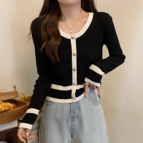French gentle little fragrance contrasting color knitted bottoming shirt for women in autumn and winter with windbreaker and slim short sweater