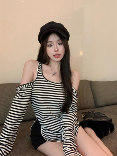 Real shot of black and white striped design long-sleeved off-shoulder top Korean style hot girl loose shoulder large T-shirt