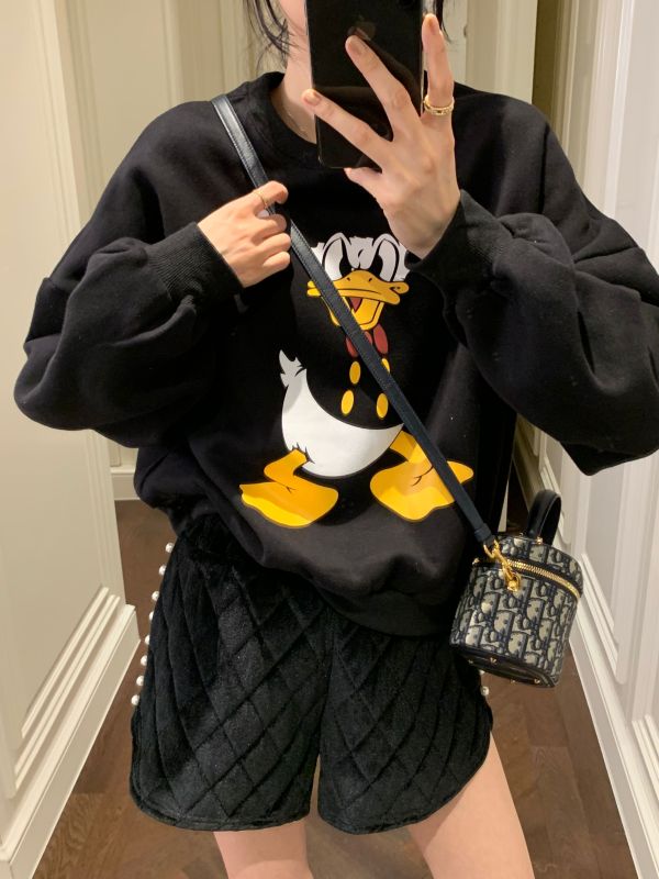 張靜芝生氣鴨子黑色經典時尚寬鬆套頭大衛衣女