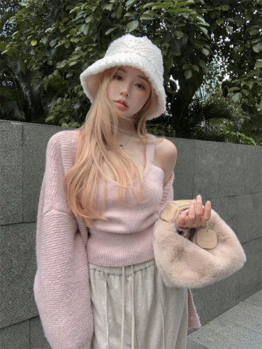 Actual shot of soft waxy knitted cardigan, pink suspender, lazy sweater jacket, comfortable casual and comfortable trousers