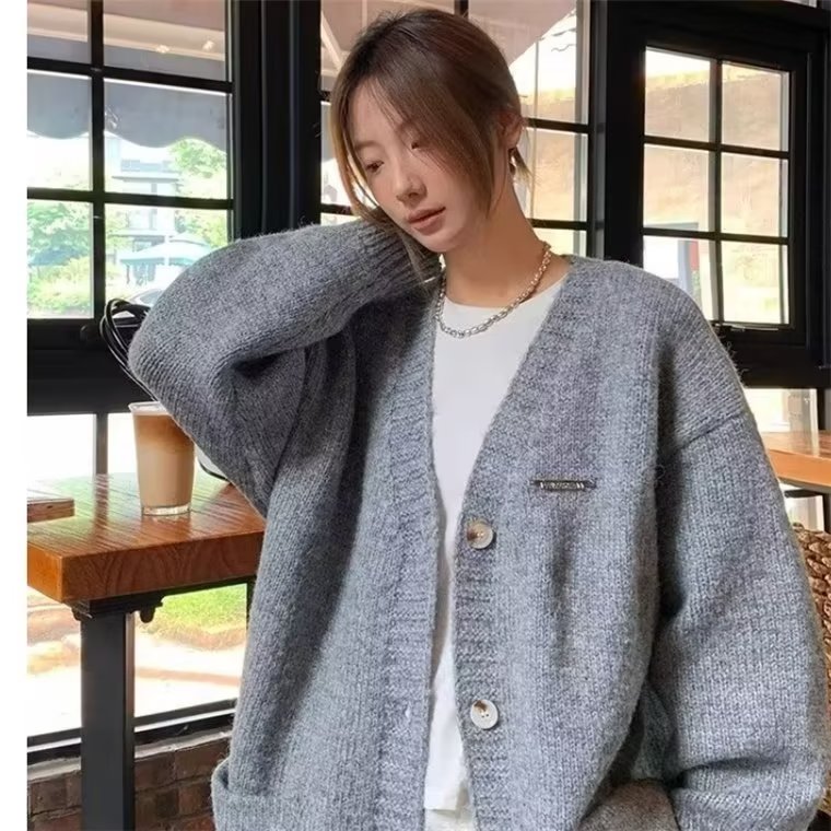 2023秋冬季新款美式復古休閒灰色慵懶風V領針織衫毛衣女開衫外套