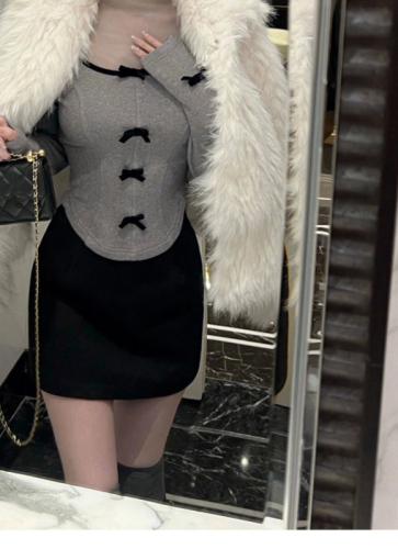 DeRong pure desire knitted bottoming women's design bow long-sleeved square collar spring and autumn slim hot girl short top