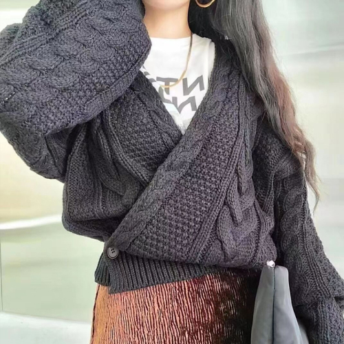 韩国ins秋季V领高级感超好看毛衣女灰色短款收腰麻花纹长袖针织衫