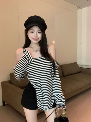 Real shot of black and white striped design long-sleeved off-shoulder top Korean style hot girl loose shoulder large T-shirt