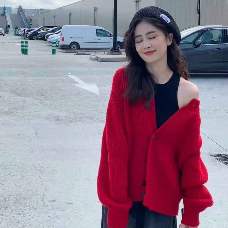 White Deer star's same New Year's red knitted cardigan jacket for women's zodiac year sweater loose slimming three-piece suit