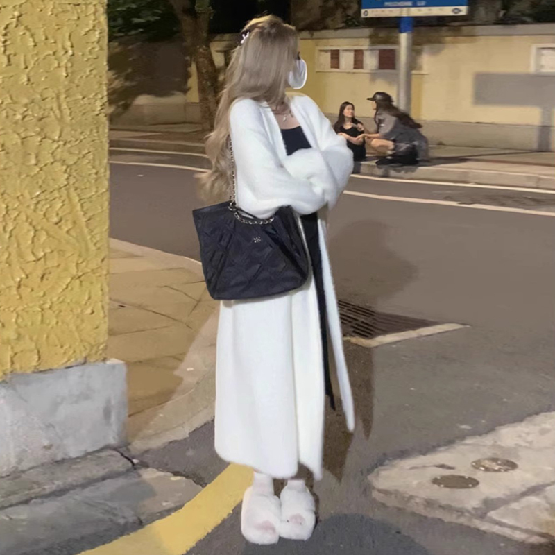 White lazy style soft waxy forest sweater women's autumn and winter 2023 new outer wear mid-length knitted cardigan jacket